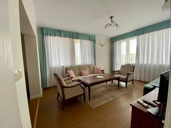 Ferienwohnung für 8 Personen, mit Ausblick und Pool sowie Garten in Varna