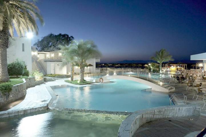 Hôtel pour 4 personnes, avec piscine et jacuzzi ainsi que jardin et sauna