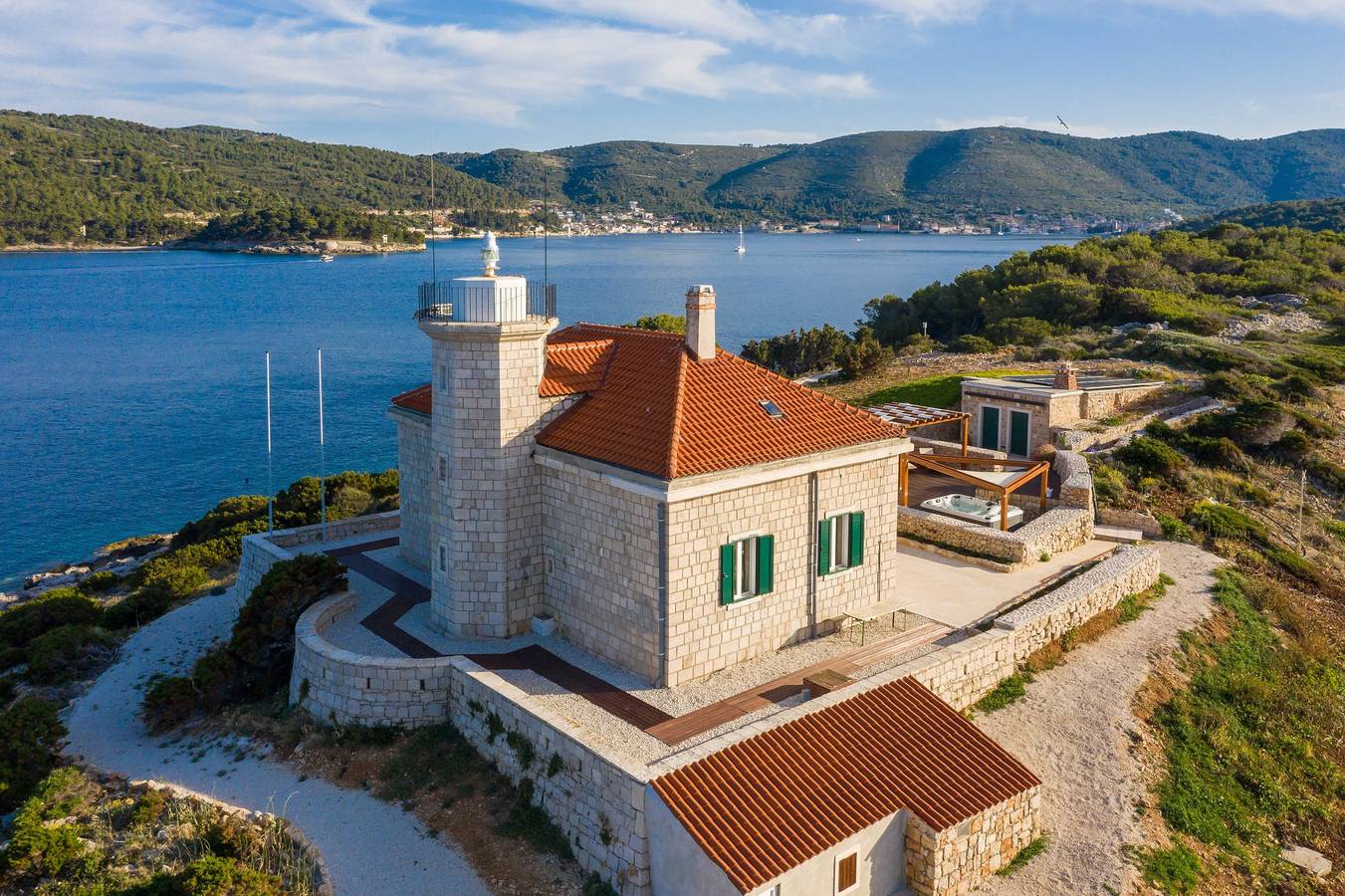 Sensational Island Villa | Villa Host Light House | 2 Bedrooms | Exclusive Island House in Split-Dalmatien