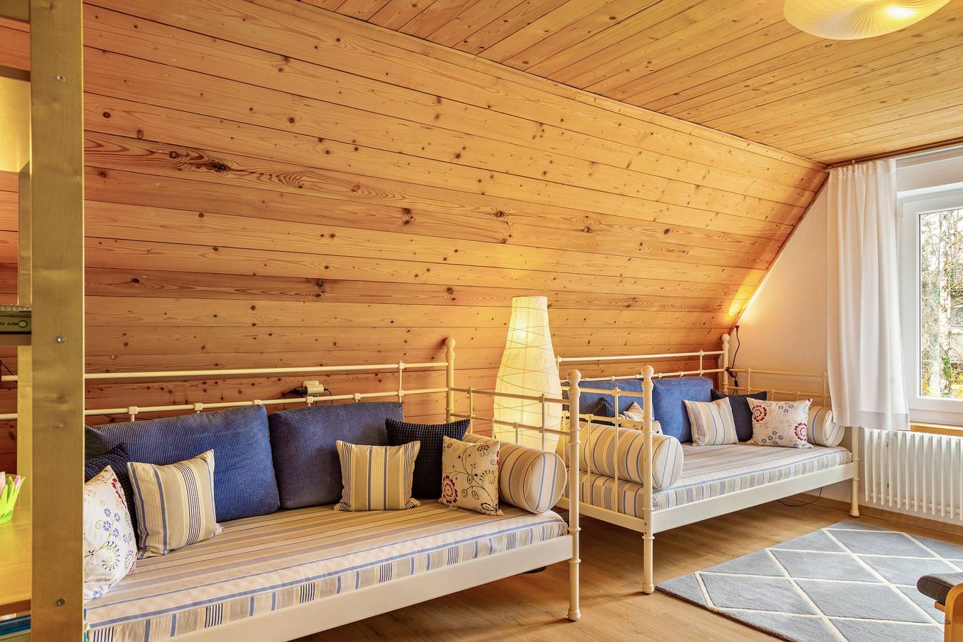 Ganze Wohnung, Ferienwohnung Fischer mit privater Terrasse, Gemeinschaftsgarten und Wlan in Ottobrunn, Oberbayern