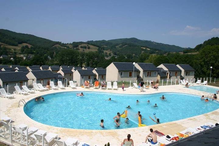 Gîte pour 4 personnes, avec bassin pour enfant ainsi que piscine et terrasse, animaux acceptés dans Saint-Geniez-d'Olt-et-d'Aubrac - 4