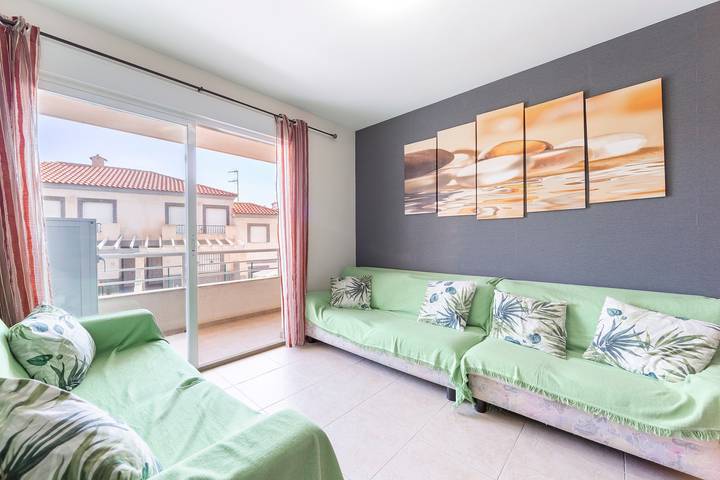 Appartement entier, Appartement 'Piso Para Grupos Cerca Del Mar' avec piscine partagée, Wi-Fi et climatisation in Garrucha, Cordillera Penibética