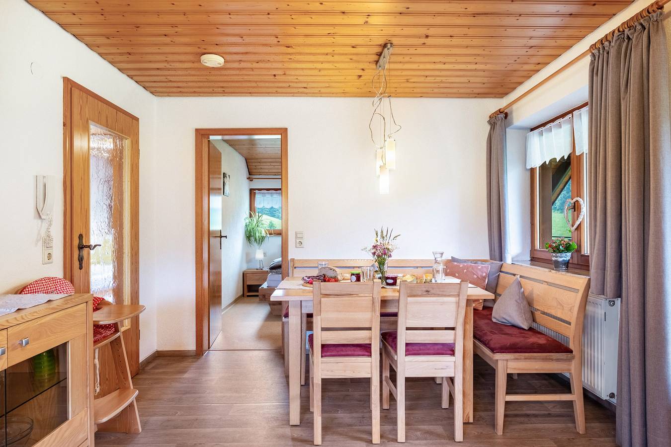 Ganze Wohnung, Ferienwohnung 'Flieder' mit Bergblick, Gemeinschaftsgarten und Wi-Fi in St. Märgen, Südschwarzwald