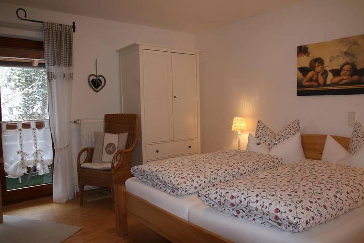 Gîte pour 2 personnes, avec jardin et vue, adapté aux familles à Forbach - 3