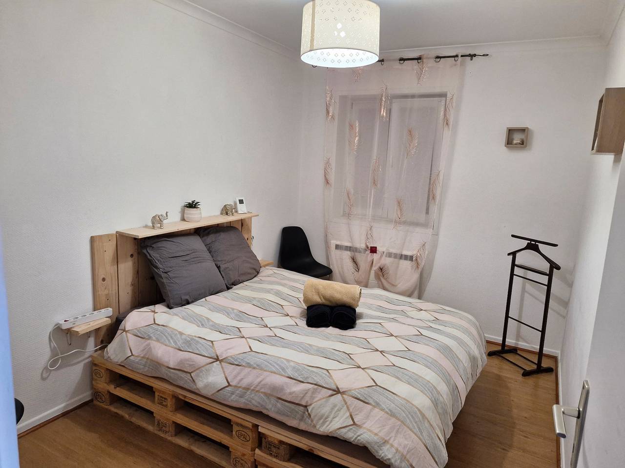 Geheel appartement, Appartement 'Une Escale Au Calme' met Privéterras, Privétuin en Wi-Fi in Feillens, Bourg-en-Bresse en omgeving