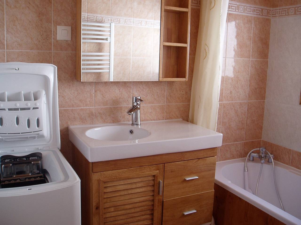 Apartamento entero, Les Lauzes 3 Bonneval-sur-Arc: Chalet renovado junto a las pistas in Bonneval-sur-Arc, Región de Saint-Jean-de-Maurienne