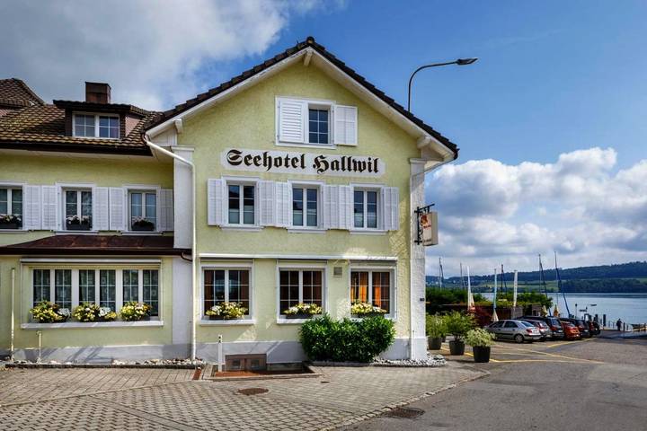 Hotel für 4 Personen, mit Balkon und Terrasse sowie Garten und Ausblick im Aargau