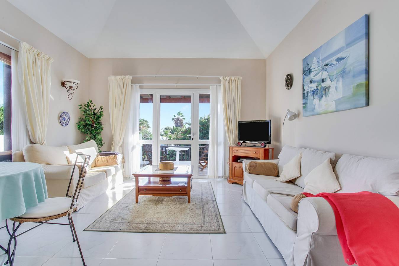 Elégante villa "Isa" avec vue sur l'océan, vastes patios et jardin avec palmiers in Playa Blanca, Yaiza
