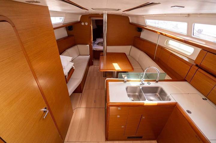 Péniche pour 4 personnes dans Port Pin Rolland - 2