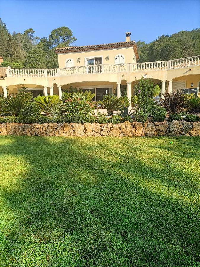Chambre d’hôte pour 2 personnes, avec jacuzzi ainsi que piscine et jardin dans les Alpes maritimes - 2