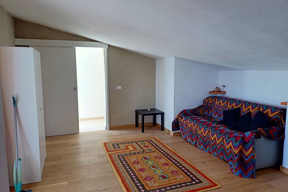Attic room with sea view 1 km from Puntasecca in Kaukana, Santa Croce Camerina