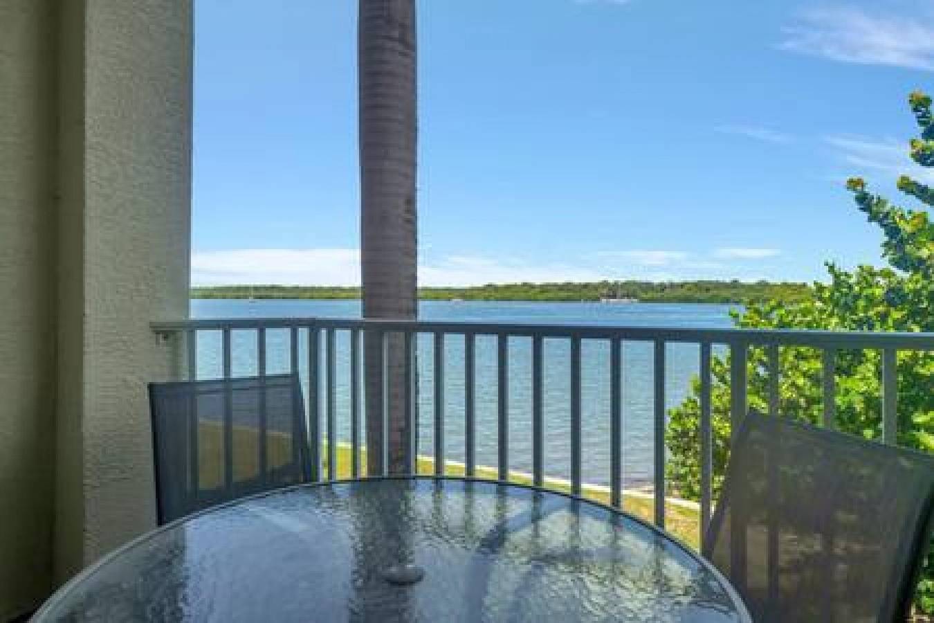 Apartamento entero, The Bayview  a quaint 1 1   balcony on the bay in Seminole, Pinellas County