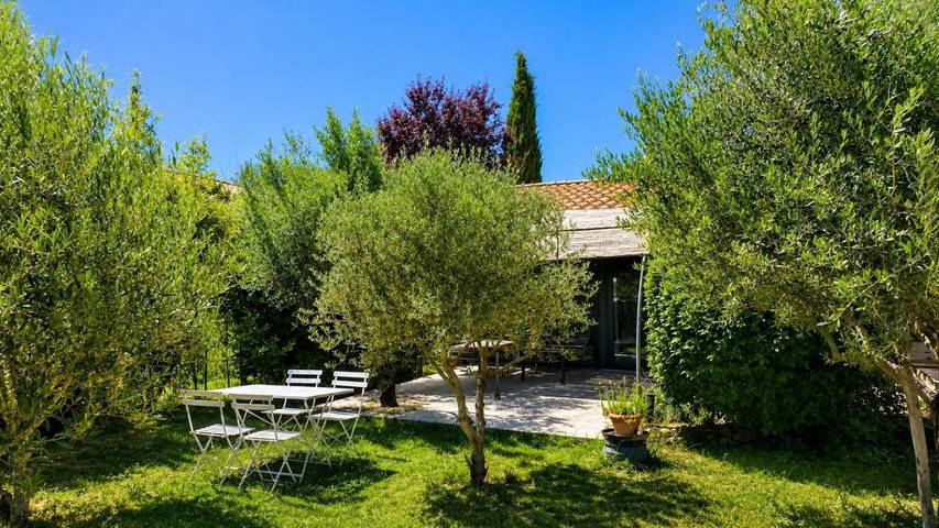 Location de vacances pour 2 personnes, avec jardin et vue à Entrechaux