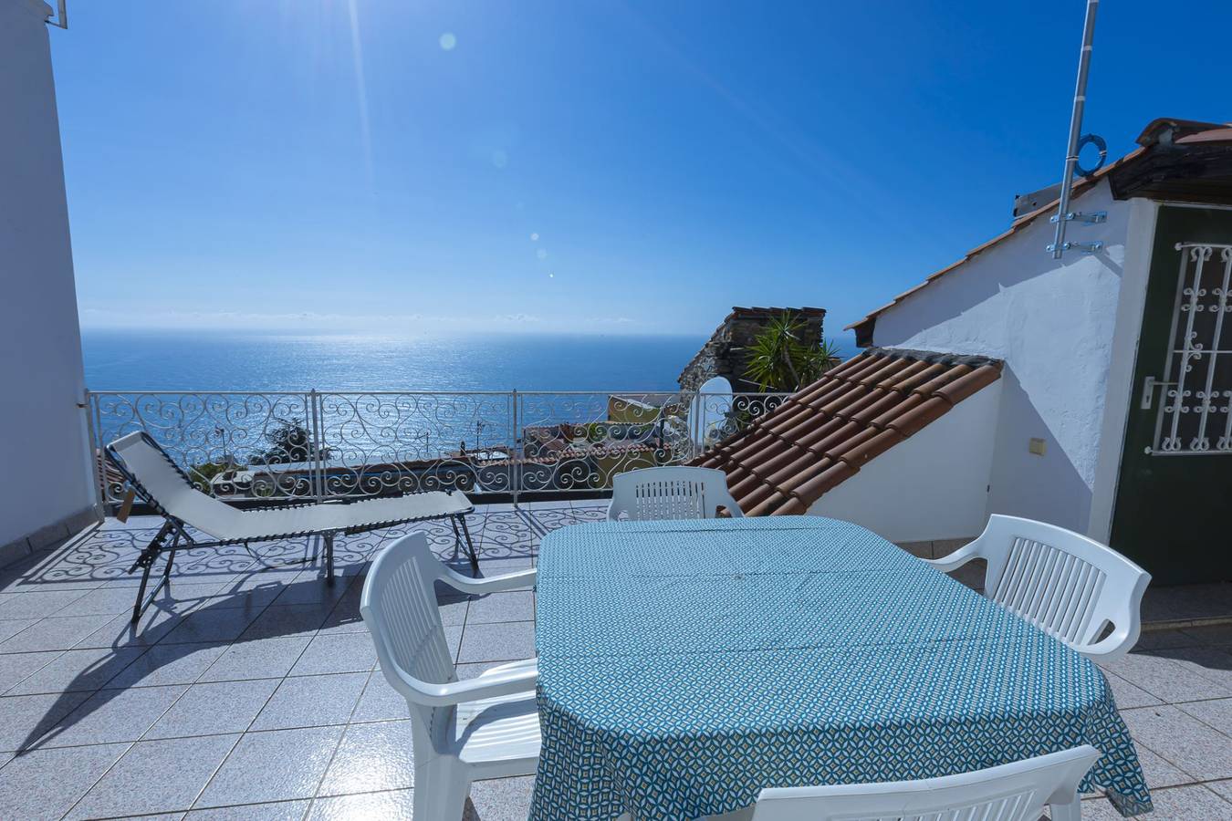 Ganze Ferienwohnung, Casa Jimmy - Tipica casa ligure con giardino in Cipressa, Riviera di Ponente