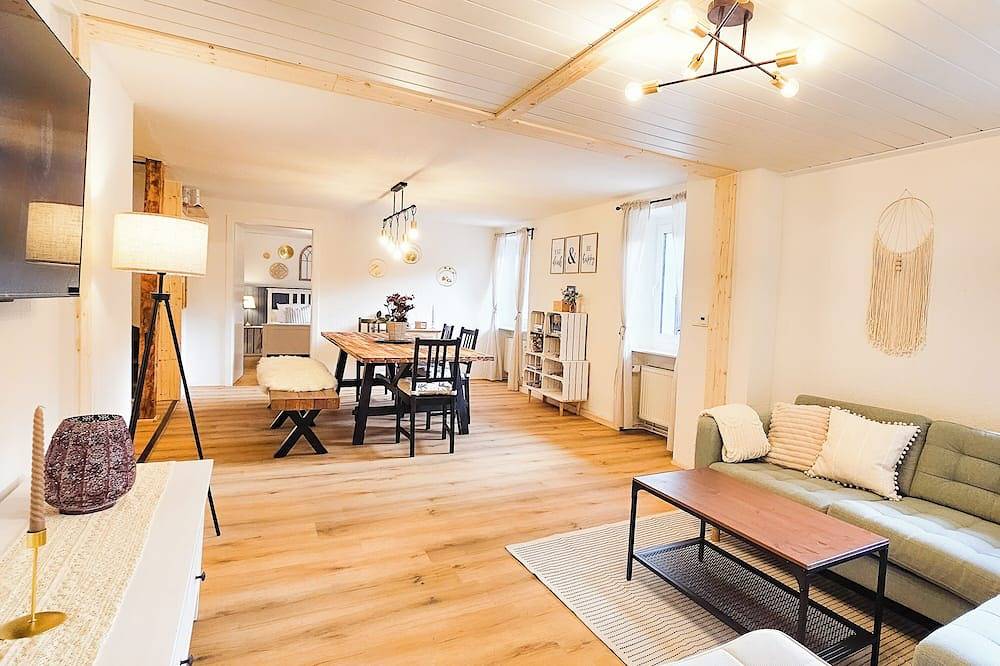 Ganzes Bauernhaus mit Garten für Gruppen I nahe Zürich & Rheinfall in Klettgau, Hochschwarzwald