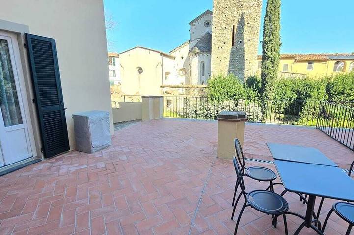 Appartamento intero, Apartment with terrace , Parking, A/C, Wi_Fi in the old town in Pistoia, Provincia di Pistoia