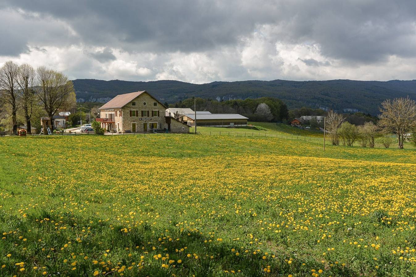Gîte Le Chalimont: casa vacacional con vistas a la montaña, jardín compartido y Wi-Fi in Saint-Julien-en-Vercors, Parc naturel régional du Vercors