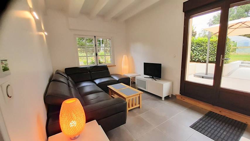 Gîte pour 6 personnes, avec piscine et jardin ainsi que terrasse et vue sur le lac, animaux acceptés dans Mayenne - 4