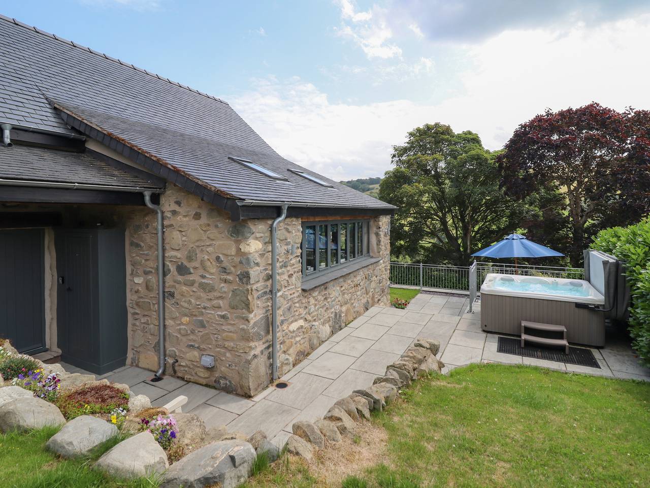 Ysgubor Tyddyn Isaf in Denbighshire