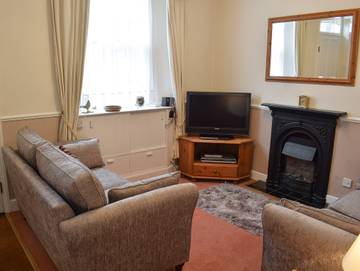Log Cabin for 4 People in Bowness-on-Windermere, Cumbria, Photo 3