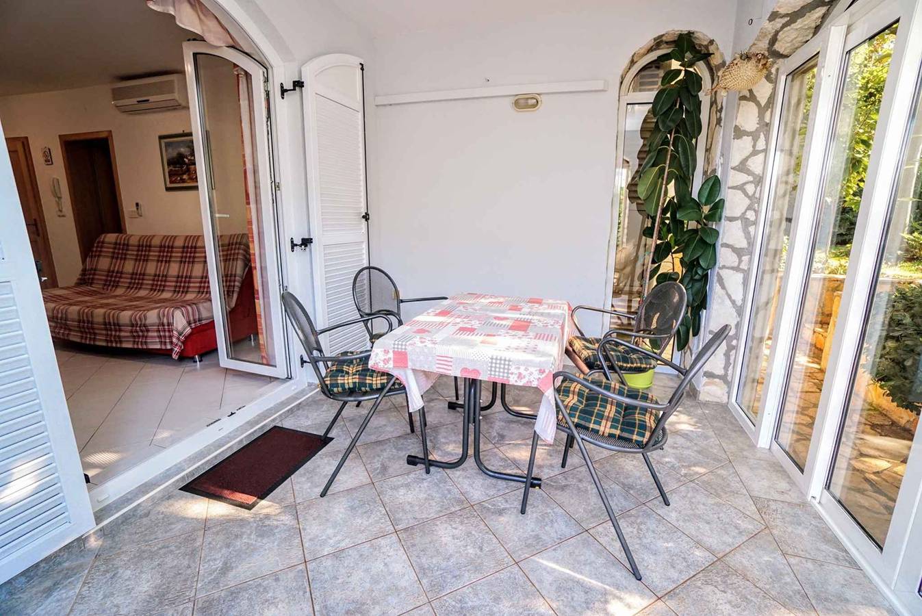 Ganze Ferienwohnung, Ferienwohnung mit möblierter Terrasse und Wlan  in Zambratija, Umag und Umgebung