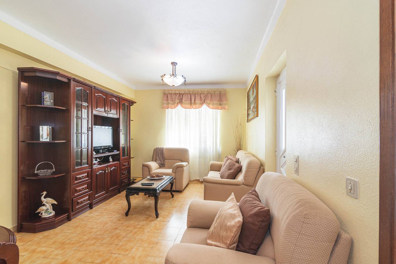 Vakantiehuis 'Casa Do Sol - Estombar' met Privétuin, Balkon en Wi-Fi in Estômbar, Lagoa