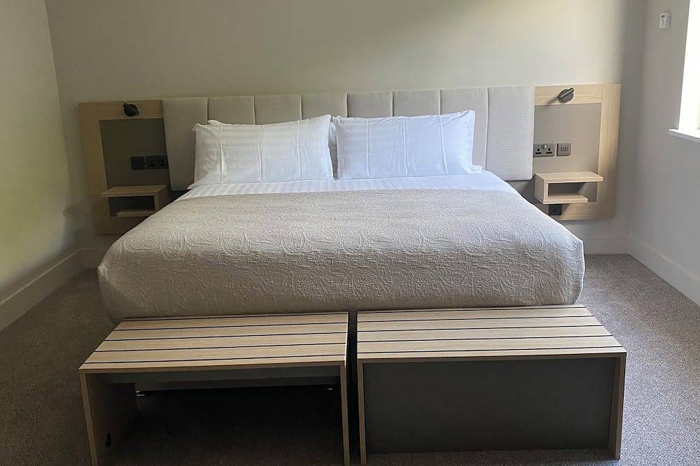 Luxury residence , Killarney , Co. Kerry, short walk to town centre sleeps 20 in Killarney, Killarney National Park