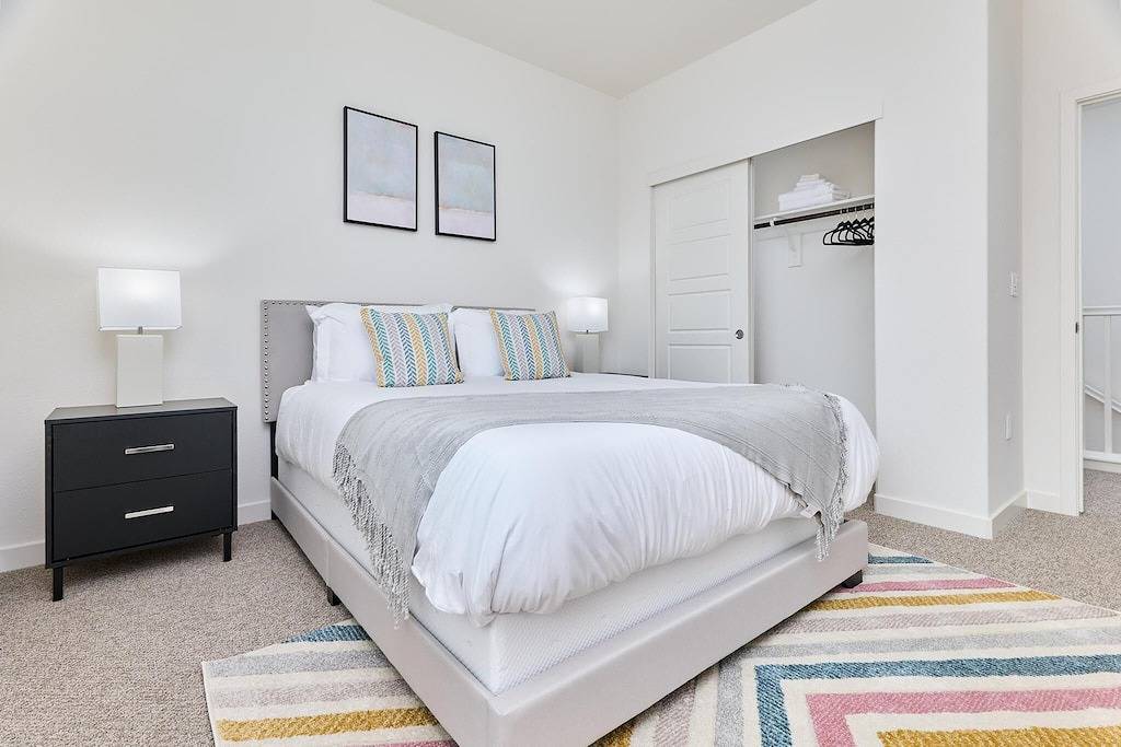 Stylish 4Bd Home ~ Pvt Backyard ~ Minutes to Napa in Fairfield (CA), Solano County