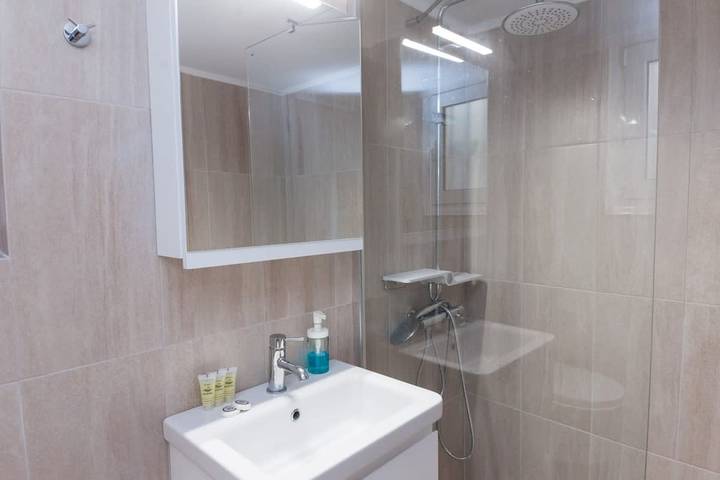Appartement entier, Appartement de vacances pour 5 personnes avec jardin in Section centrale d'Athènes, Athènes