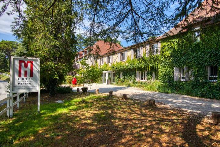 Apartamento para 2 personas, con jardín además de piscina y vistas en Sarlat-la-Canéda