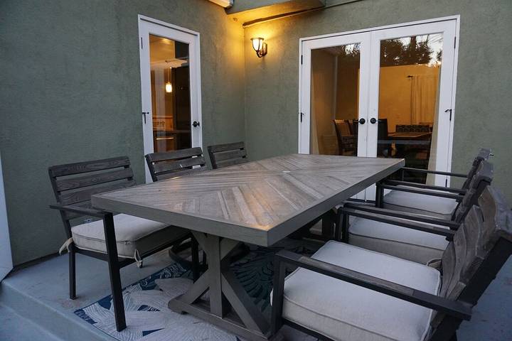 Vacation rental for 10 people, with yard in Hollywood