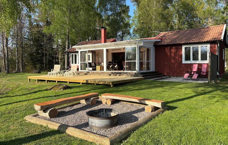 Hus för 8 Personer med trädgård in Emmaboda