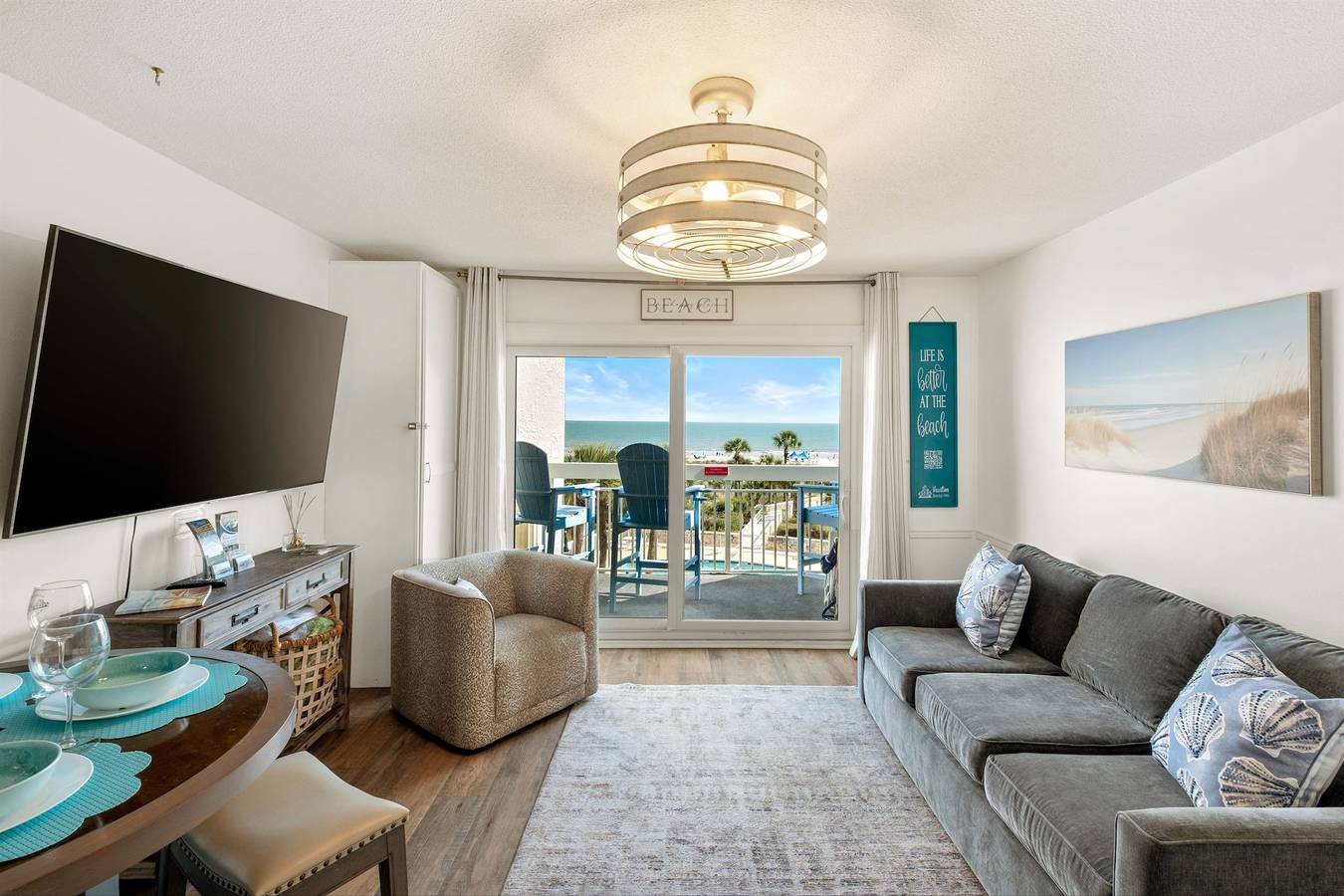 Entire apartment, Breakers 324 Oceanfront Hilton Head Condo Direct Beach Access in Coligny Beach, Shipyard Plantation