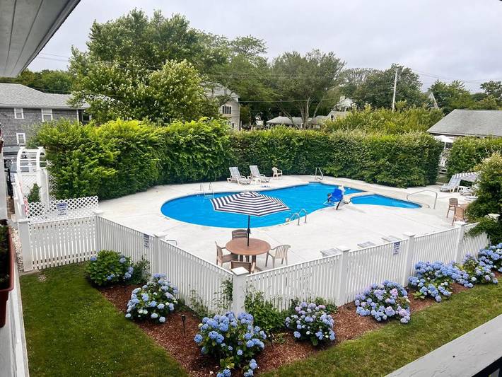 Aparthotel para 4 personas, con vistas además de jardín y piscina - 1