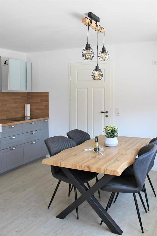 Ferienwohnung für 4 Personen, mit Terrasse und Garten sowie Ausblick in Loquard