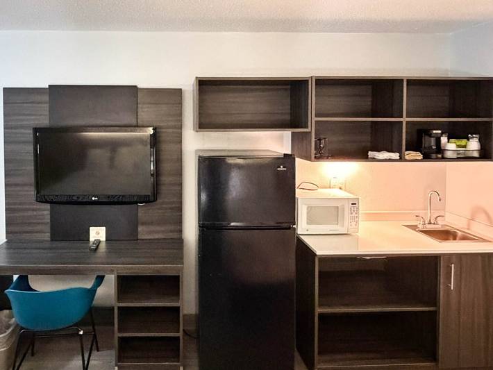 Entire apartment, 2 Queen Beds | Non-Smoking, Kitchen in Northern Virginia