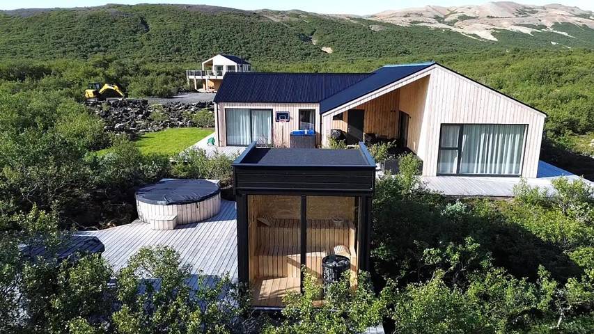 Chalet für 7 Personen, mit Terrasse und Whirlpool sowie Garten und Sauna in Island