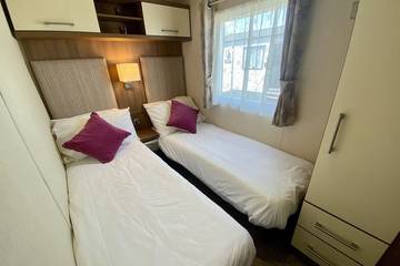 Static Caravan for 6 People in Winchelsea Beach, High Weald, Photo 2