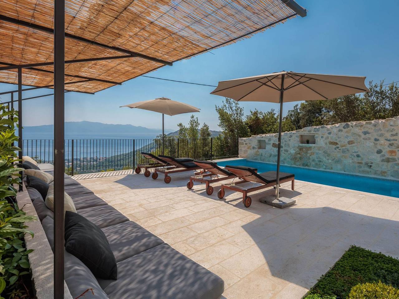 "Villa Mara" mit Terrasse in Zaostrog, Makarska Riviera
