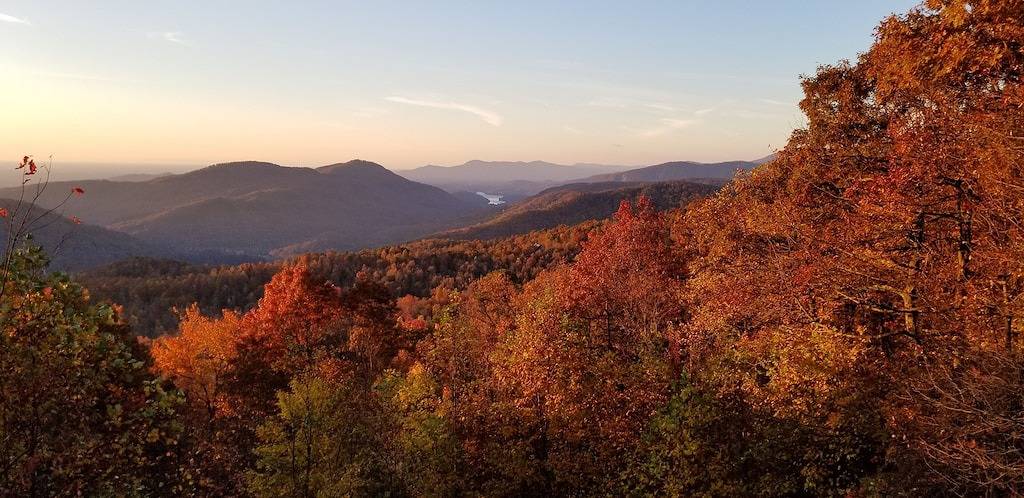 Panoramische Ansichten Von Blue Ridge Mtns & Lake Lure - In Der Nähe Von Asheville & Black Mtn in McDowell County
