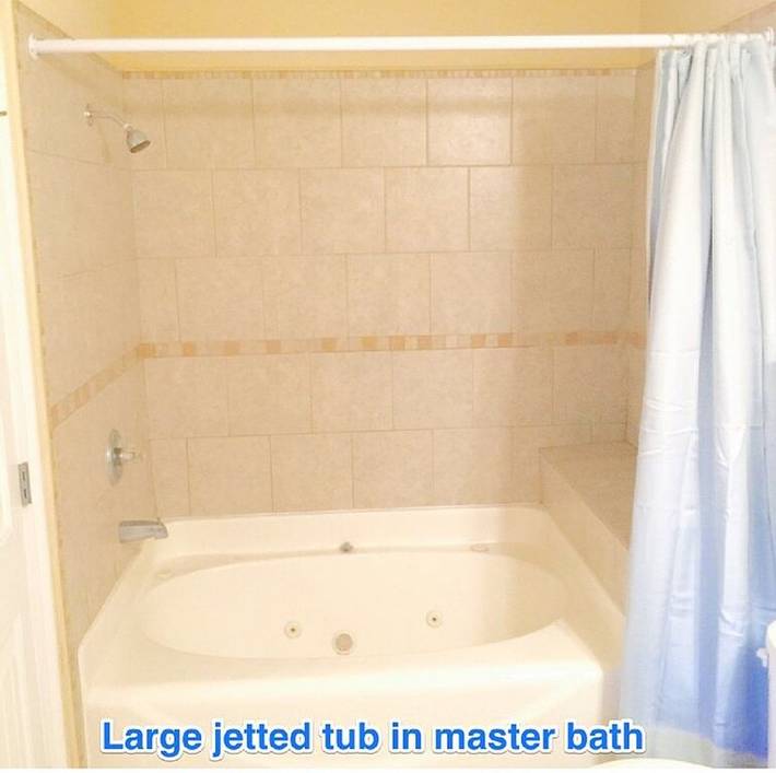 Vacation rental for 13 people, with hot tub and pool as well as balcony and yard in Gulfport