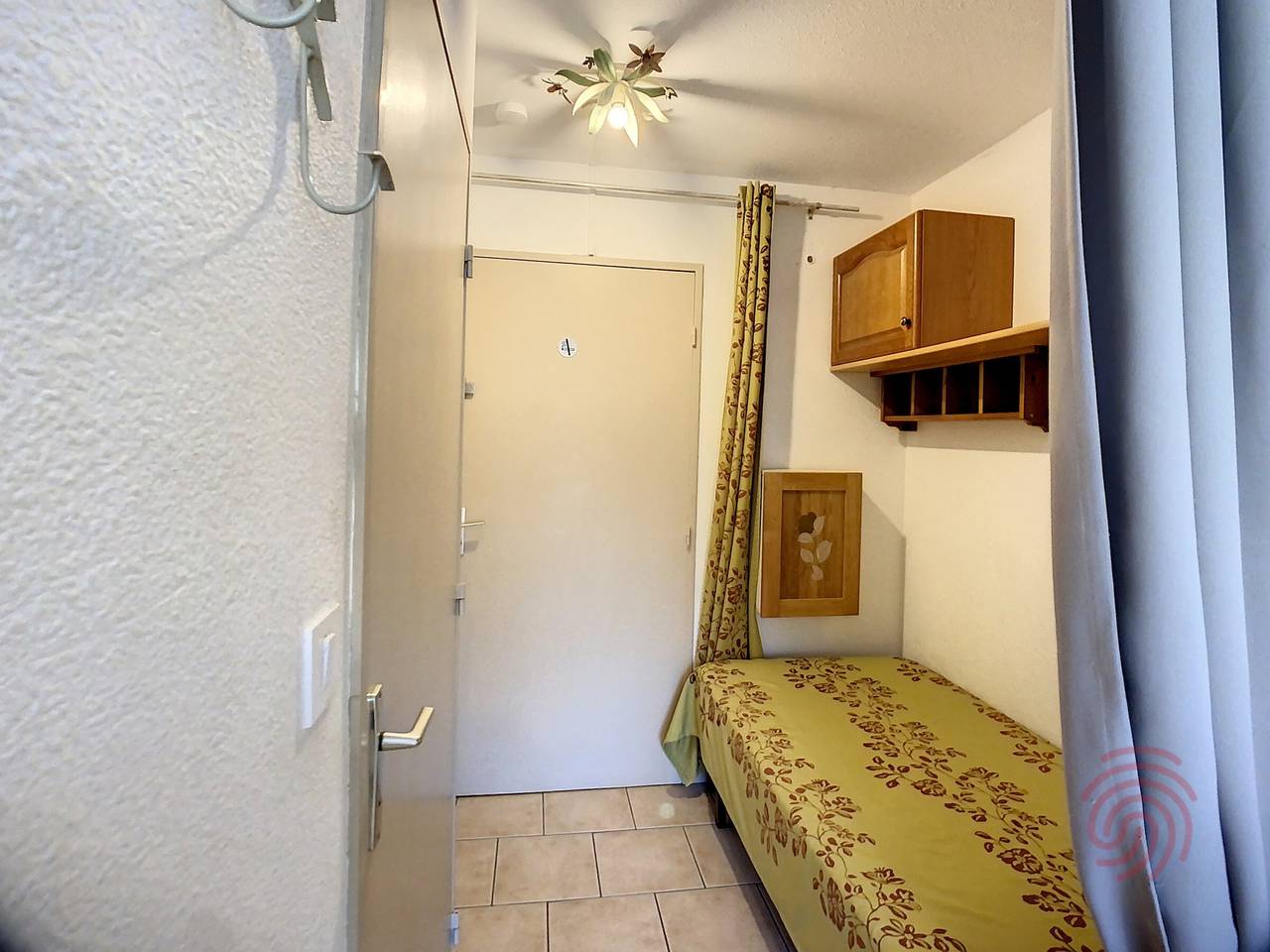Entire studio, Cozy 17m² Ground Floor Studio with Creek View, Close to Lamalou-les-Bains Center and Thermal Baths in Lamalou-les-Bains, Béziers region