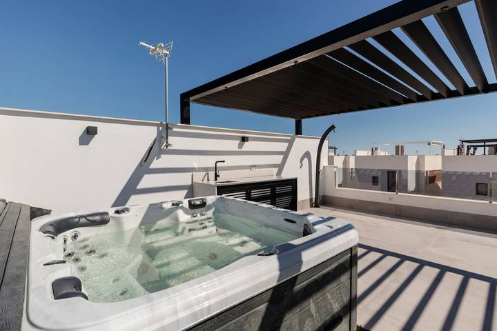 Location de vacances pour 6 personnes, avec balcon ainsi que jardin et jacuzzi dans Santiago de la Ribera - 2
