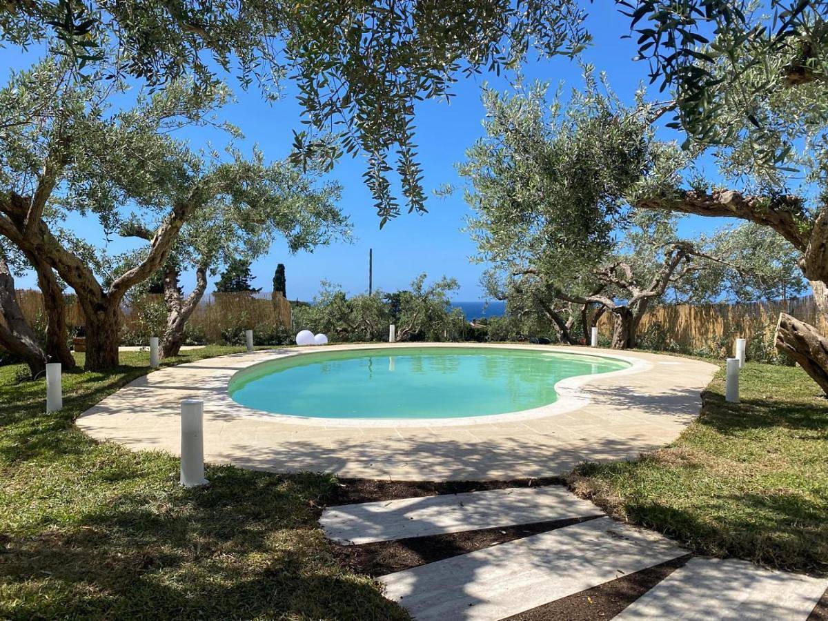 Villa Otto Ulivi con Piscina Privata in Terrasini, Provincia di Palermo