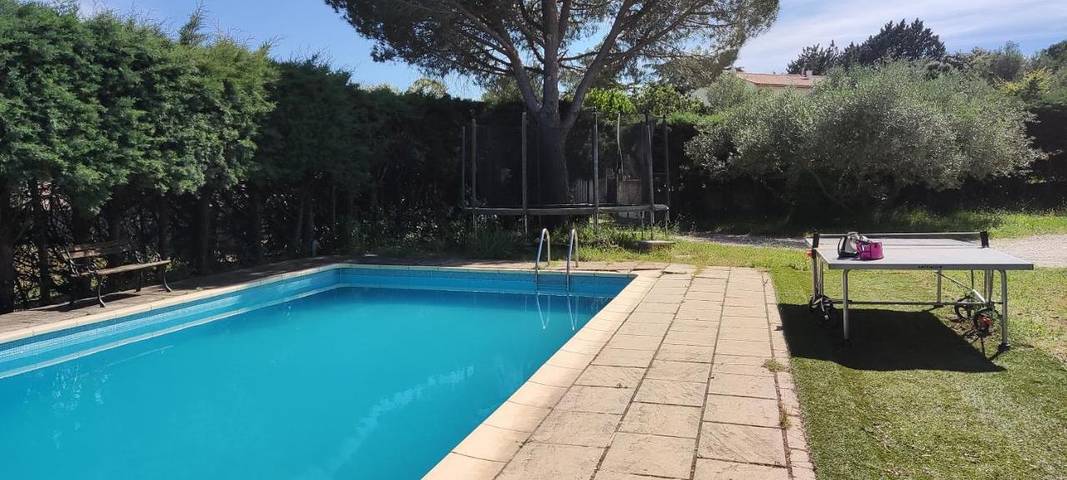 Location de vacances pour 4 personnes, avec terrasse et piscine ainsi que jardin et vue à Sanilhac-Sagriès - 3