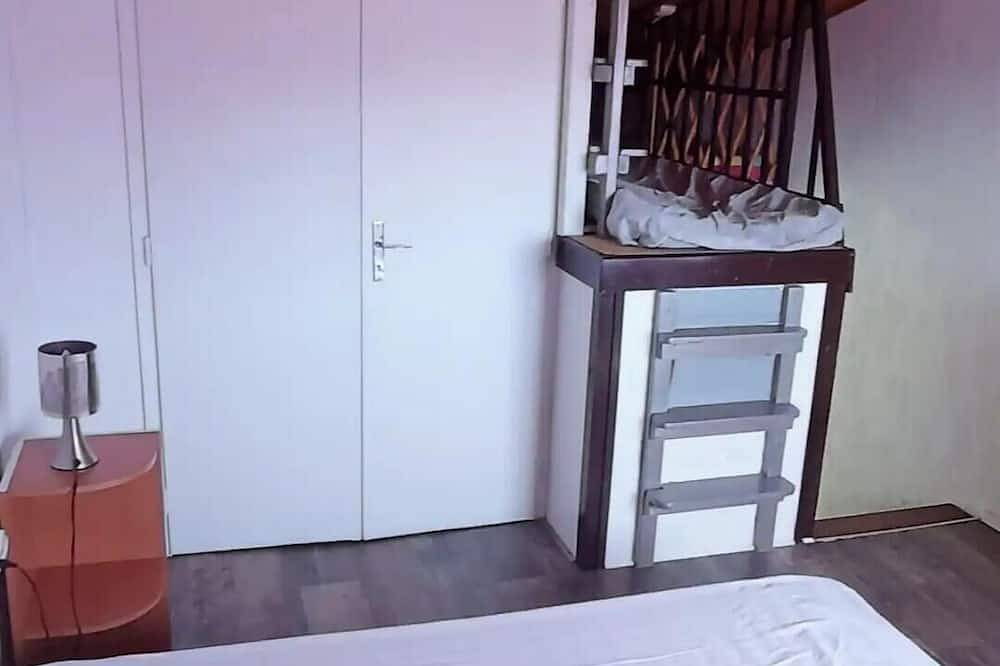 House for 2-4 people, view of the Sancy mountains in Murat-le-Quaire, Volcans d'Auvergne Regional Nature Park