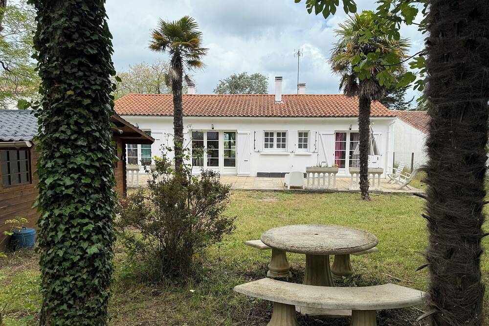 3-star seaside house with 10m pool in La Brée-les-Bains, Côte de Beauté