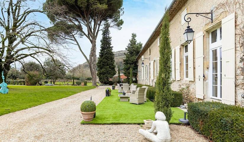 Gîte pour 2 personnes, avec vue ainsi que piscine et jardin à Caucalières