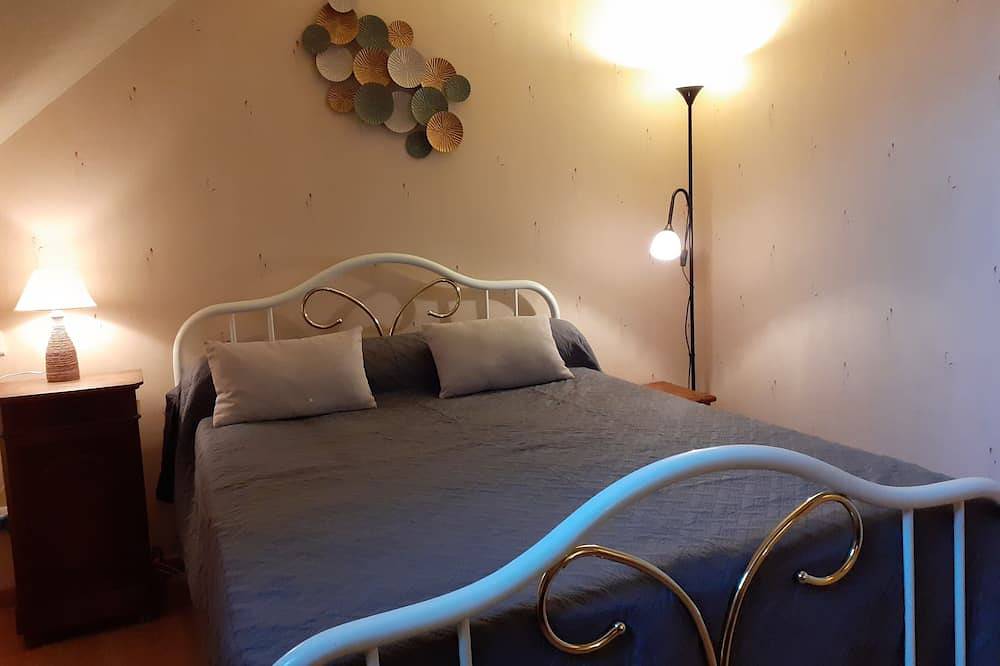 Renovated old house on wine estate in Chassey-le-Camp, Région de Chalon-sur-Saône