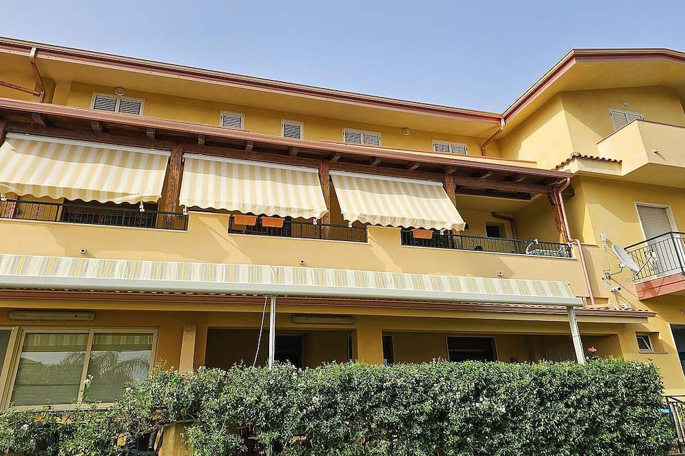 Ganze Wohnung, Gemütliche Ferienwohnung in Ricadi mit Swimmingpool in Trotta, Ricadi (gemeinde)